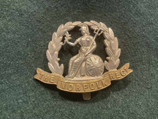 Gradia Militaria -  WW1 Norfolk Regiment cap badge