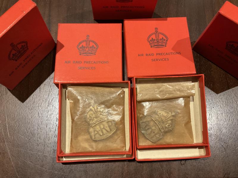 Gradia Militaria -  WW2 Silver A.R.P badge in original Red cardboard box of issue