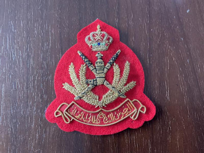 Gradia Militaria -  Royal Guard of Oman padded bullion officers cap badge.