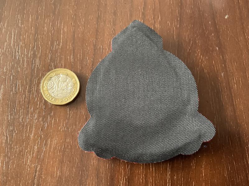 Royal Guard of Oman padded bullion officers cap badge.