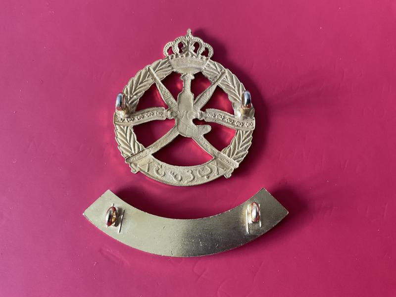 Oman military forces cap badge and shoulder title.