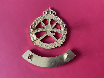 Oman military forces cap badge and shoulder title.