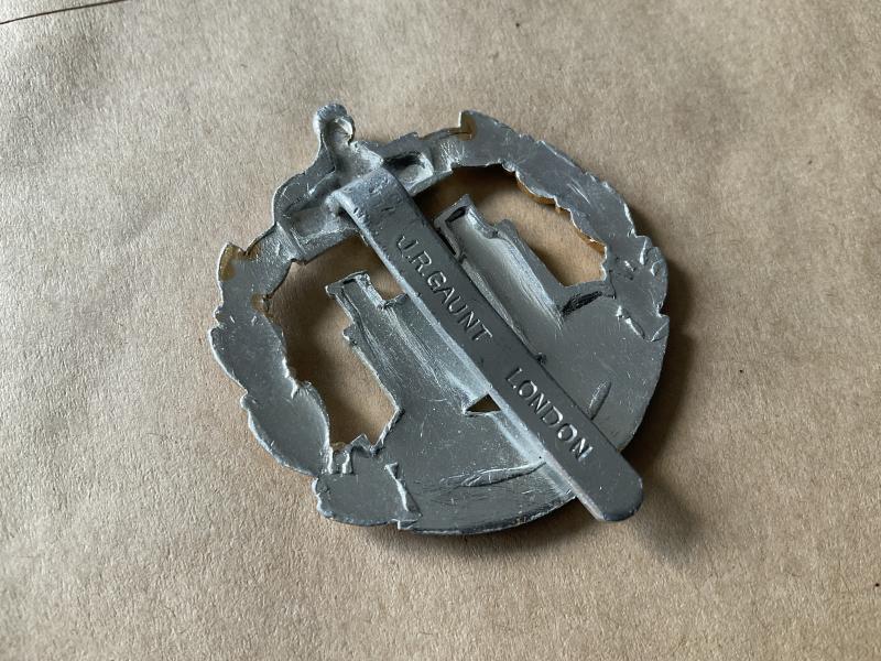 Anodised Dorset Regiment cap badge.