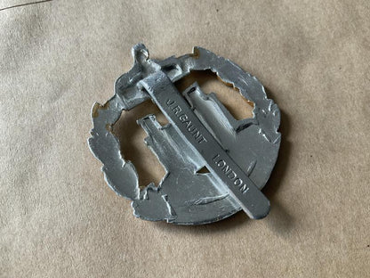 Anodised Dorset Regiment cap badge.