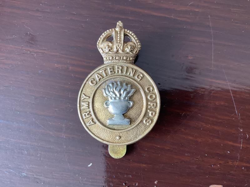 Gradia Militaria -  WW2 Army Catering Corps bi-metal cap badge nicely maker marked.