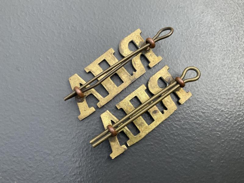 WW1/2 R.H.A (Royal Horse Artillery) brass shoulder titles.