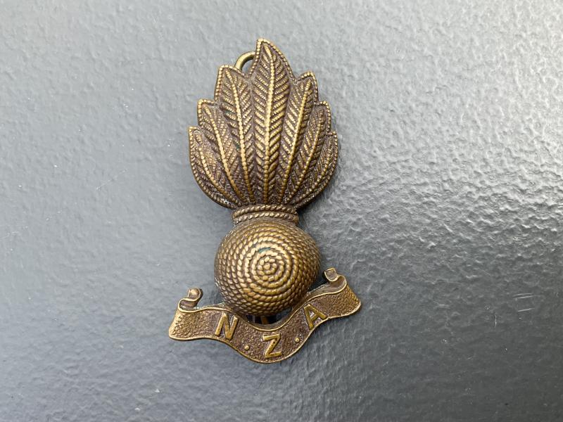 Gradia Militaria -  WW1 N.Z.A officers collar/ field service cap badge by Firmin.