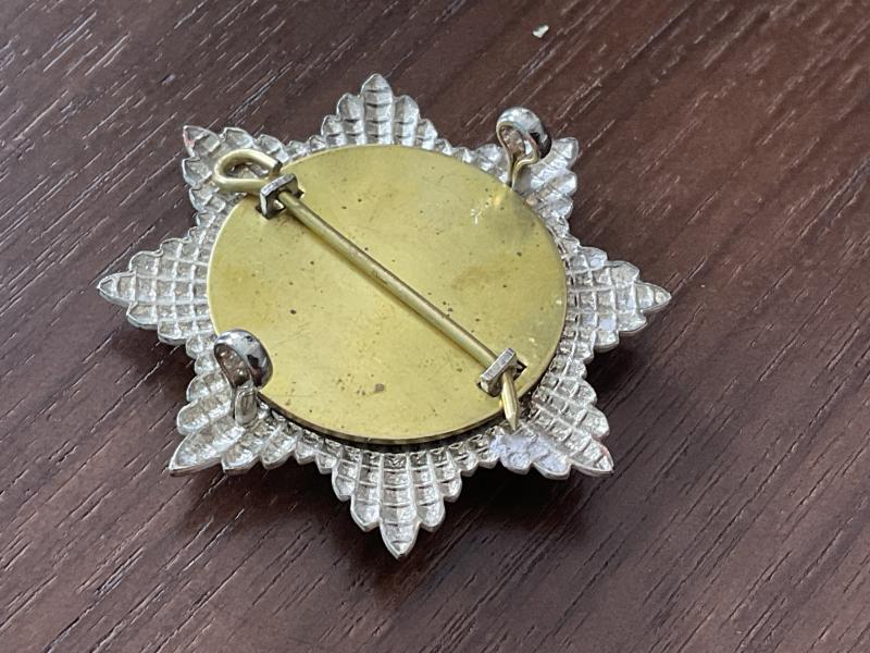 Coldstream Guards warrant officers cap badge.