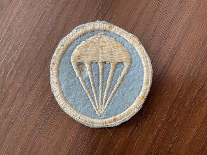 Gradia Militaria -  WW2 U.S Army Paratroopers cloth cap badge (British made)