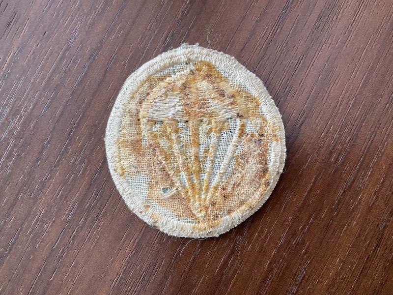 WW2 U.S Army Paratroopers cloth cap badge (British made)