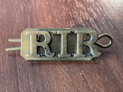 Gradia Militaria -  WW1 Royal Irish Rifles (R.I.R) brass O.Rs shoulder title
