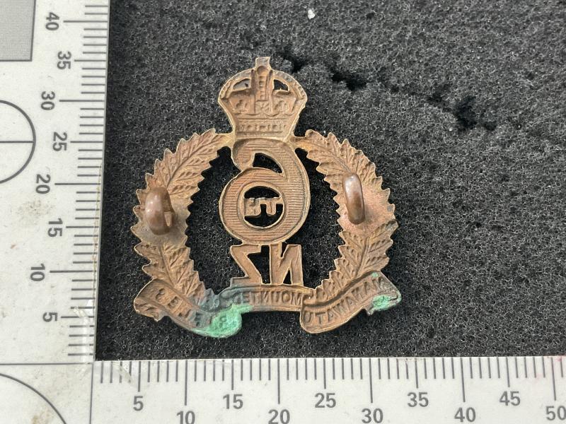WW1 N.Z 6th Manawatu Mounted Rifles collar badge