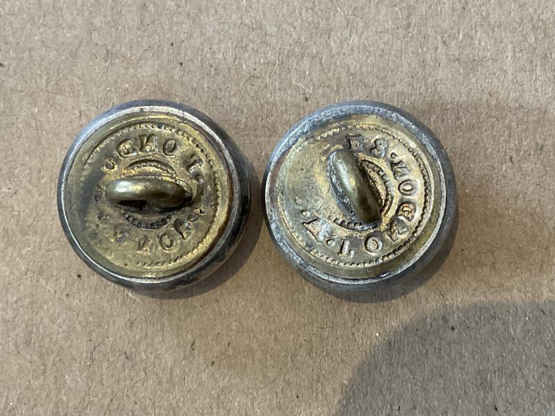 Q.V.C Royal Artillery Volunteers officers field service cap buttons.