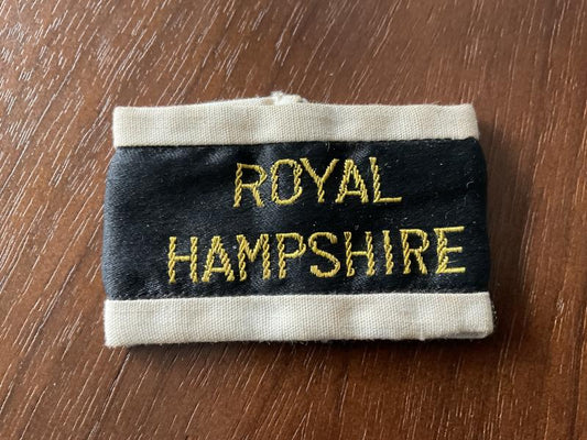 Gradia Militaria -  ROYAL HAMPSHIRE Malaya era white trim slip on title