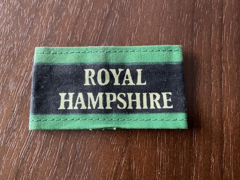 Gradia Militaria -  ROYAL HAMPSHIRE Regt Malaya era printed cloth slip on title.
