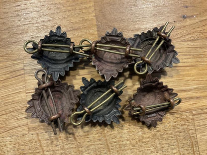 WW1/2 Bronze officers service dress Captains rank pips.