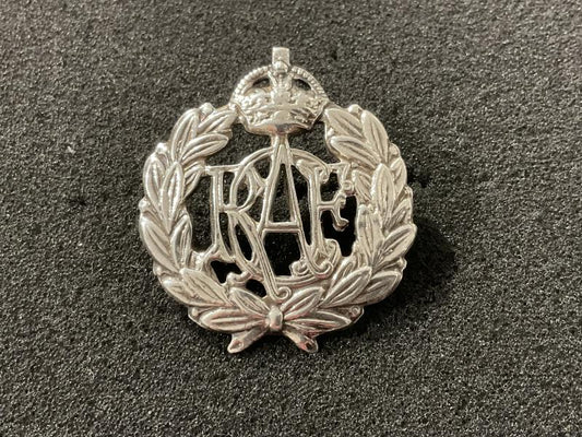 Gradia Militaria -  WW2 White metal R.C.A.F other ranks cap badge.