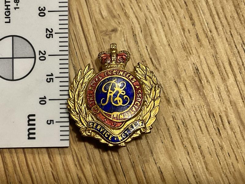 Gradia Militaria -  Q/C The Royal Engineers Association enamel lapel badge.