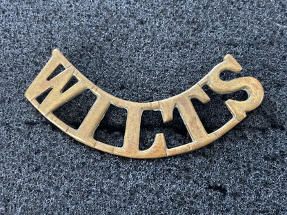 Gradia Militaria -  WW1 WILTS (Wiltshire Regiment) brass ORs title.