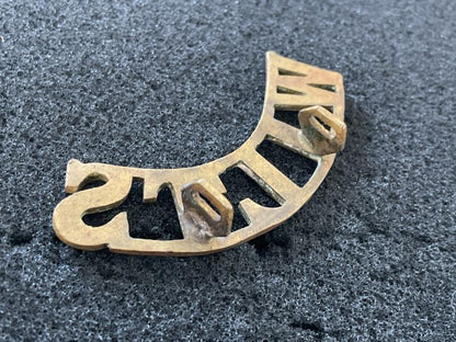 WW1 WILTS (Wiltshire Regiment) brass ORs title.