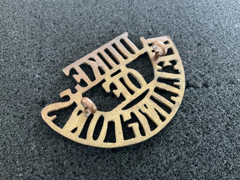 DUKE OF WELLINGTONS brass other ranks shoulder title.