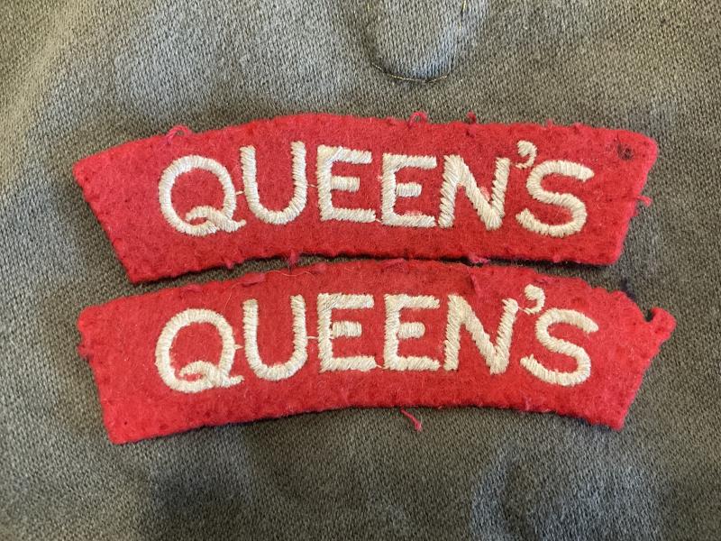 Gradia Militaria -  WW2 QUEENS Regiment cloth shoulder titles
