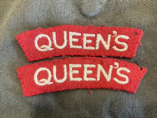 Gradia Militaria -  WW2 QUEENS Regiment cloth shoulder titles