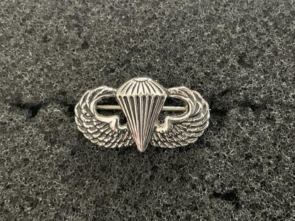 Gradia Militaria -  WW2 U.S Army Parachutist miniature wing.