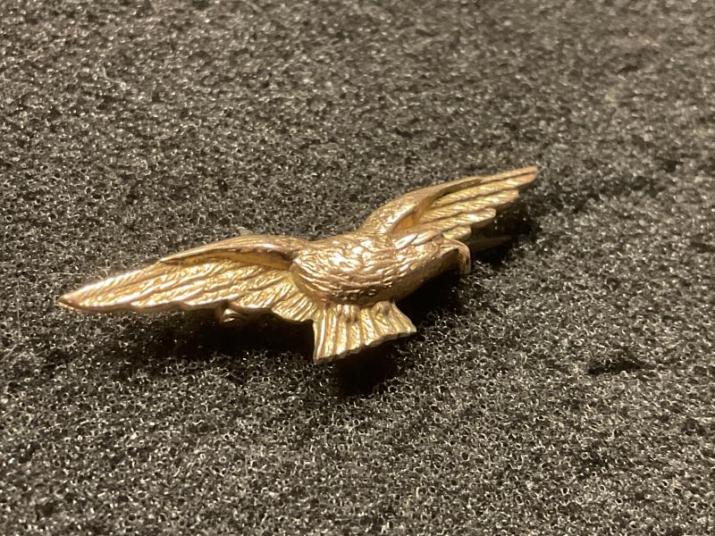 WW2 RAF 9Ct gold miniature pathfinders wing.