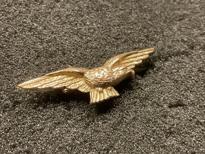 WW2 RAF 9Ct gold miniature pathfinders wing.