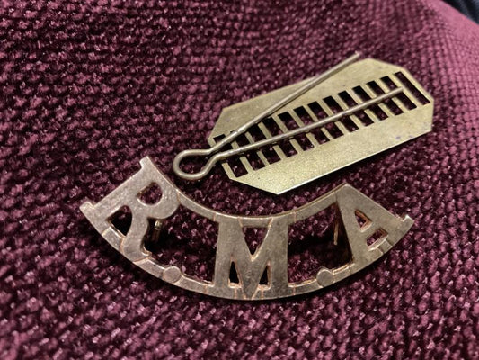 Gradia Militaria -  Royal Malta Artillery (R.M.A) brass shoulder title