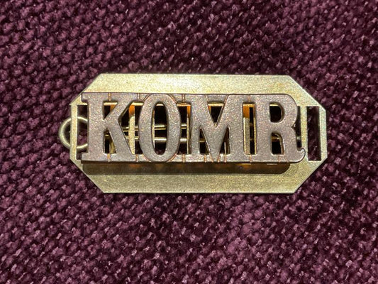 Gradia Militaria -  WW2 Kings Own Malta Regiment (KOMR) brass shoulder title.
