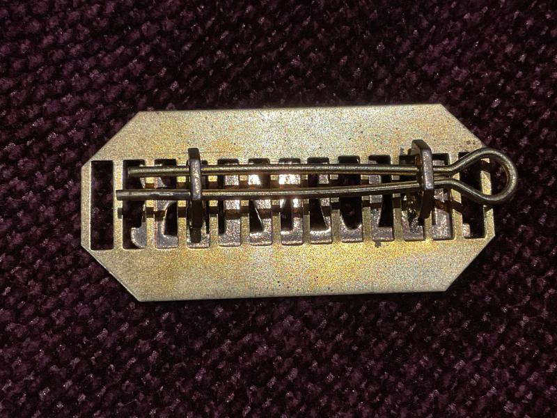 WW2 Kings Own Malta Regiment (KOMR) brass shoulder title.