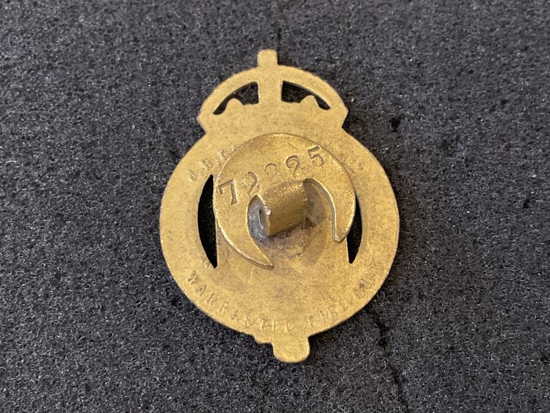 WW1 War Munitions Volunteer brass lapel badge
