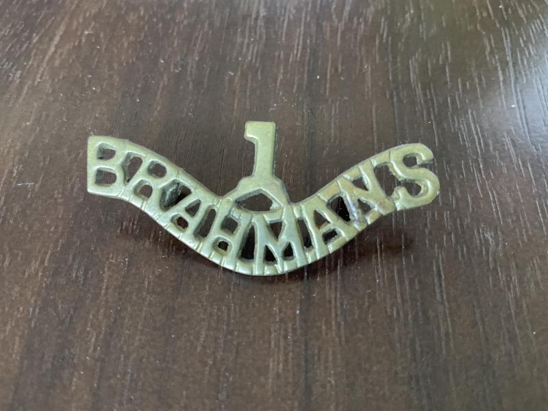 Gradia Militaria -  Indian Army ; 1st BRAHMANS brass shoulder title.