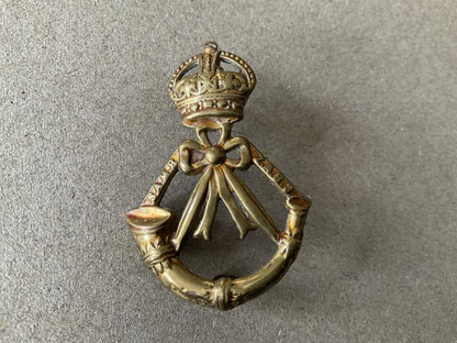 Gradia Militaria -  South African Mounted Rifles (S.A.M.R) cap badge.