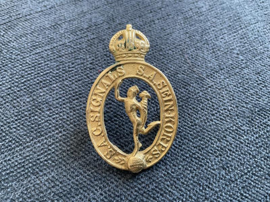 Gradia Militaria -  WW2 South African Corps of Signals (S.A.S.C) cap badge.