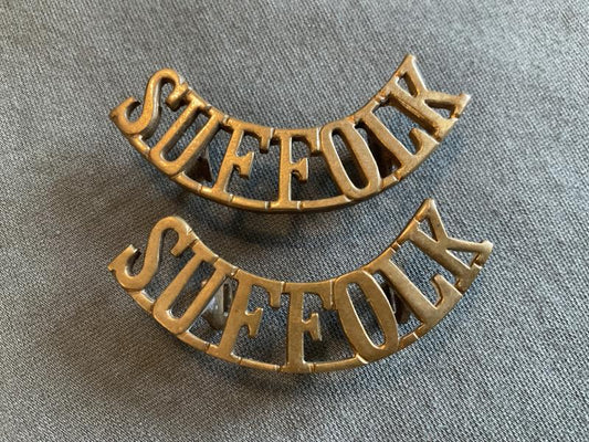 Gradia Militaria -  WW1 SUFFOLK Regiment brass shoulder titles.