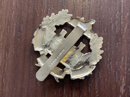 Anodised Essex Regiment cap badge by Firmin.