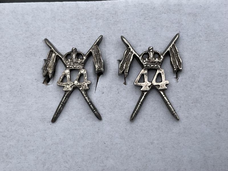 Gradia Militaria -  WW2 Indian Army 44th Cavalry, 1941-43 collar badges.