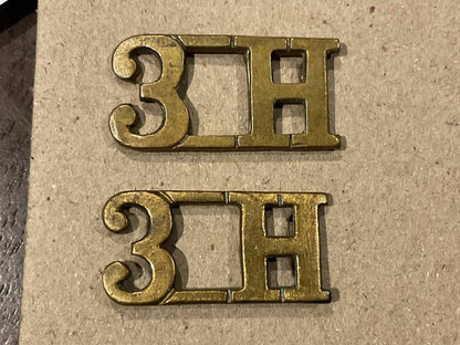 Gradia Militaria -  WW1 3rd Hussars brass shoulder titles
