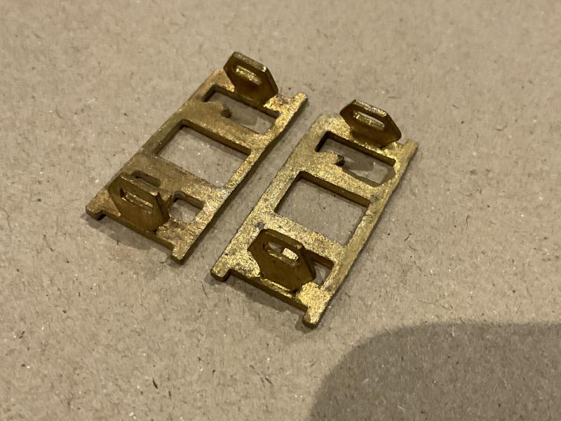 WW1 11th Hussars brass shoulder titles