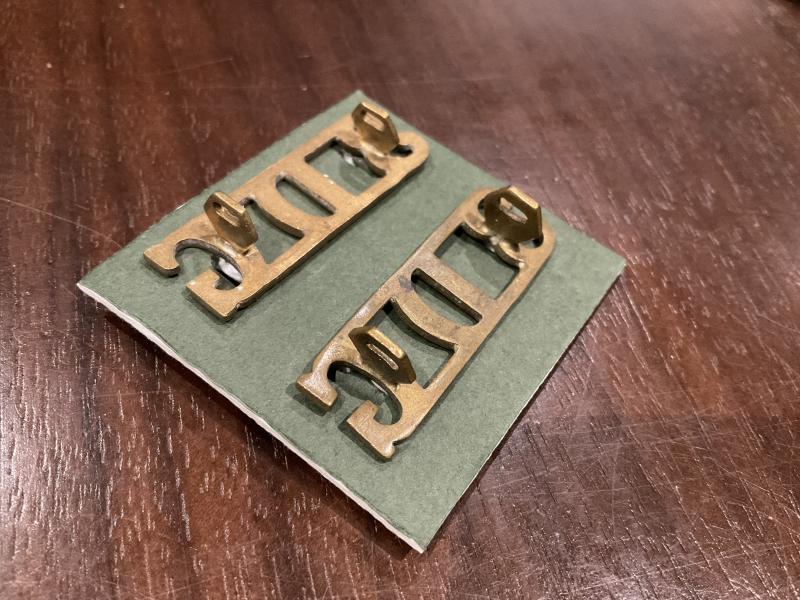 WW1 3rd Dragoon Guards (3 D.G.) brass shoulder titles