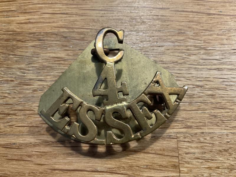 Gradia Militaria -  C/4 Essex WW1 brass shoulder title