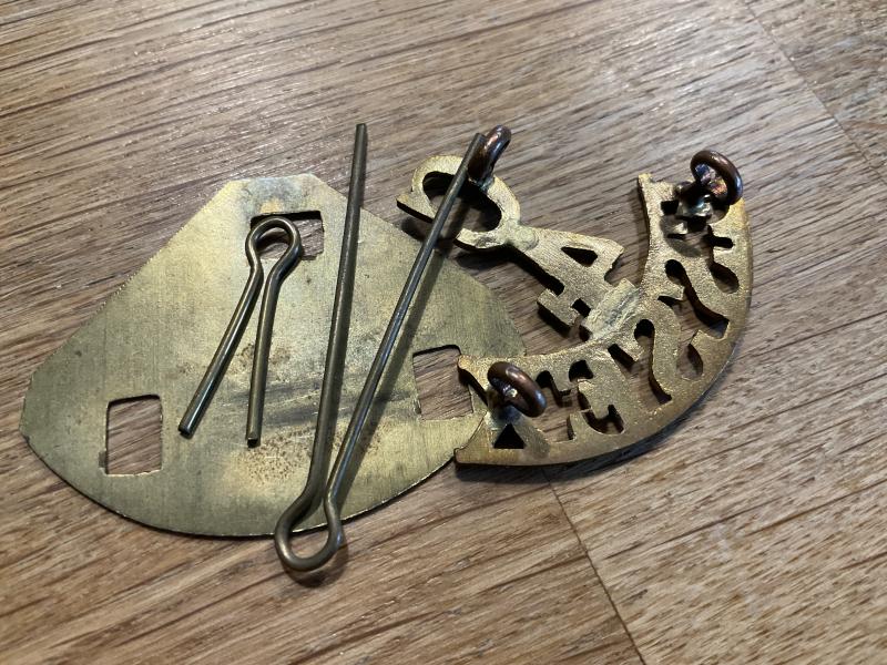 C/4 Essex WW1 brass shoulder title