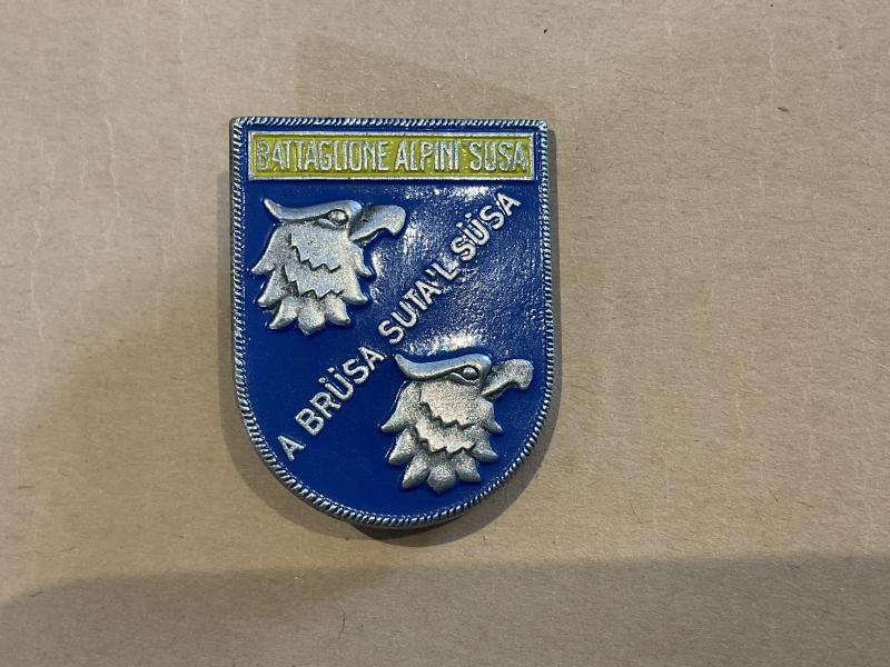 Gradia Militaria -  Italian Battaglione Alpini ‚ÄúSusa‚Äù mountain Infantry, beret /breast badge.