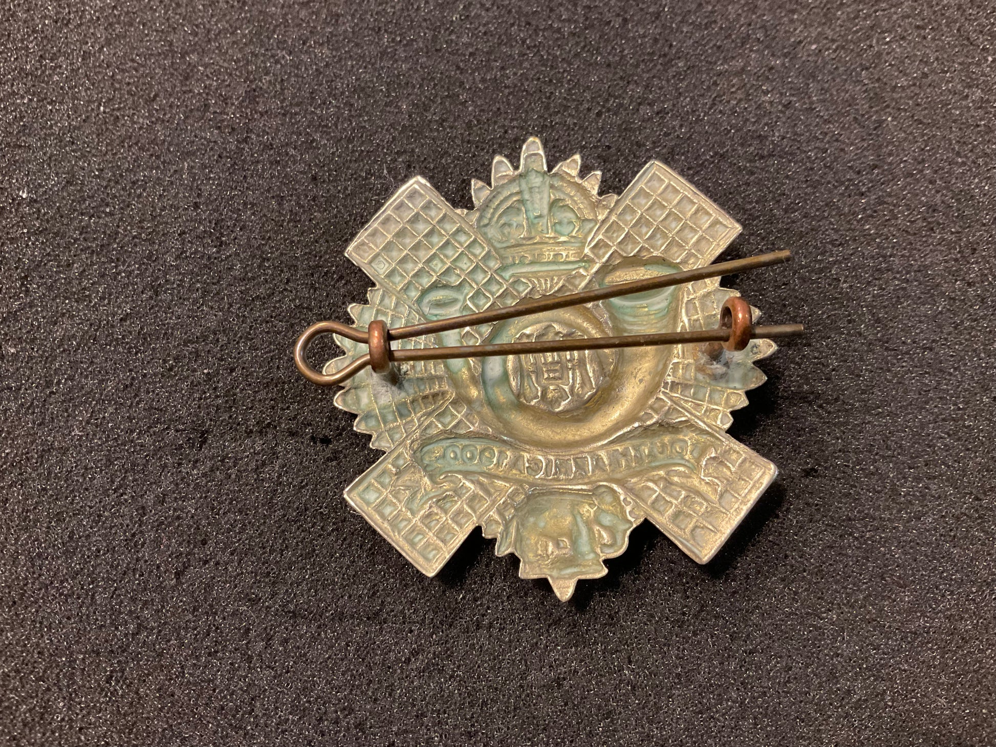 6th Battalion Highland Light Infantry Glengarry badge back view 1