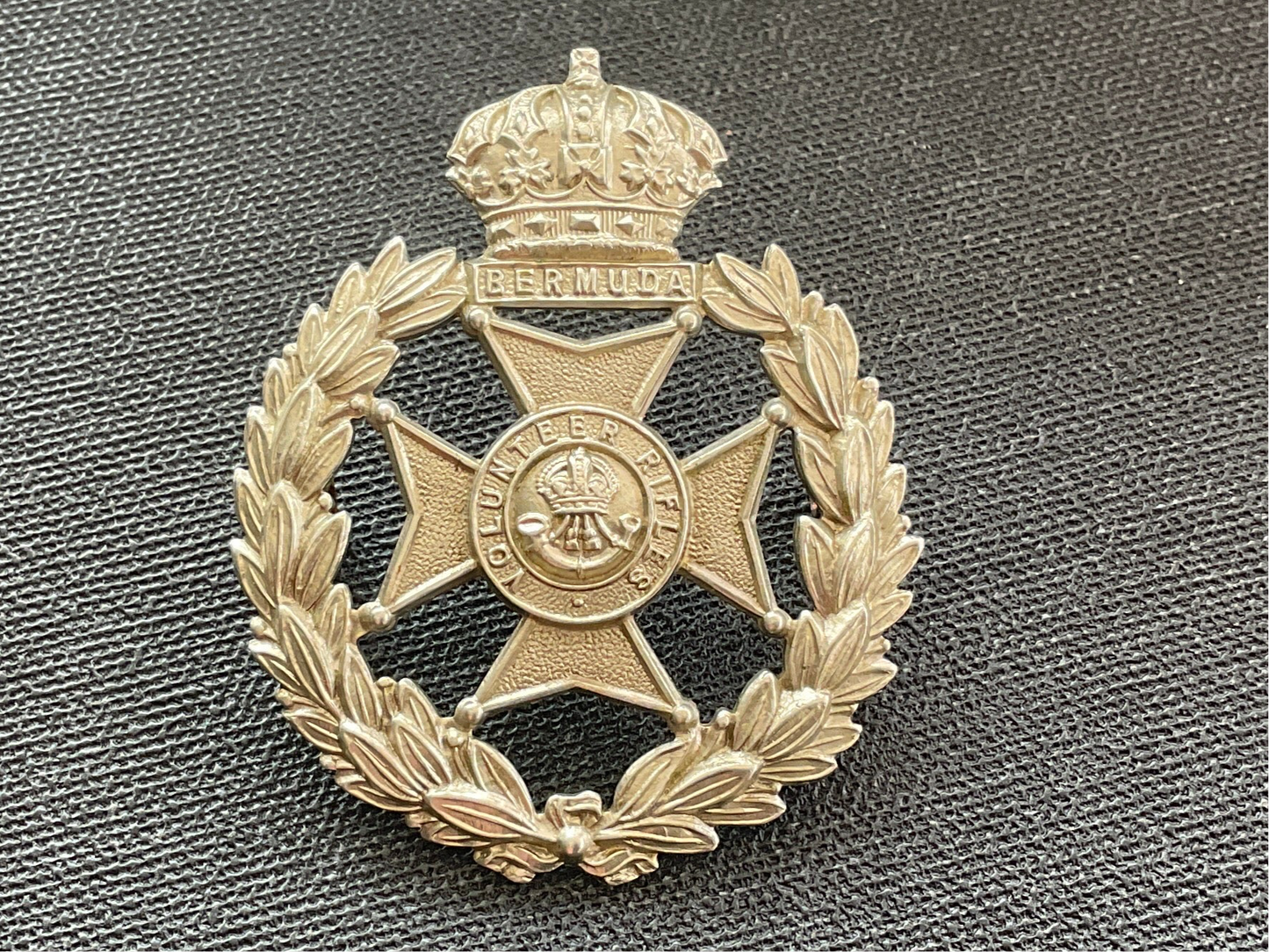 Gradia Militaria -  Bermuda Volunteers cap badge.