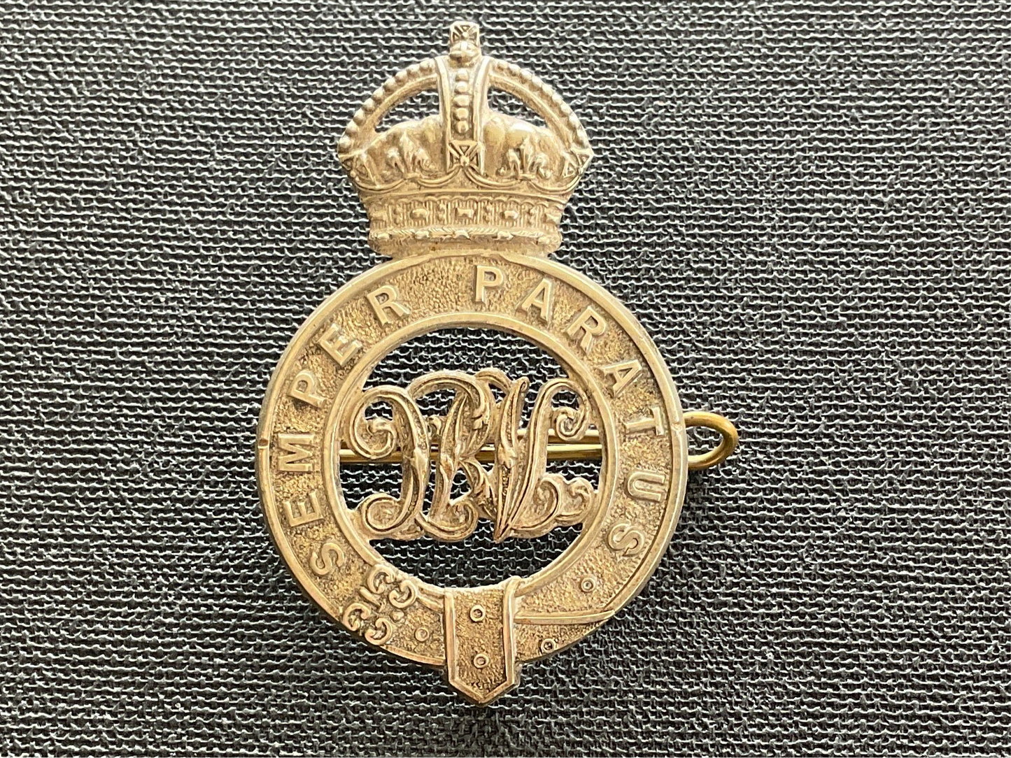 Gradia Militaria -  South African Queenstown Rifle Volunteers cap badge (1902-13)