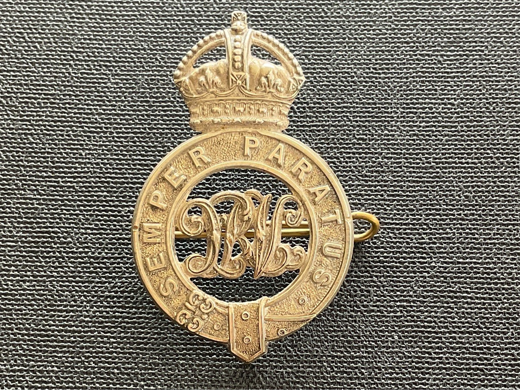 Gradia Militaria -  South African Queenstown Rifle Volunteers cap badge (1902-13)